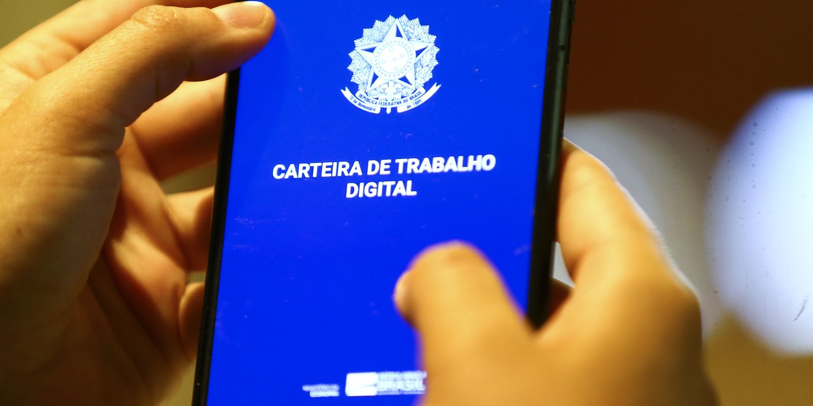  Desemprego fica em 5,4% no trimestre encerrado em janeiro de 2026