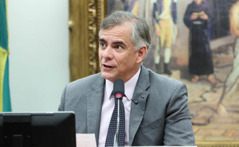 CCJ aprova propostas como fim da escala 6X1 e redução da maioridade penal no primeiro semestre
