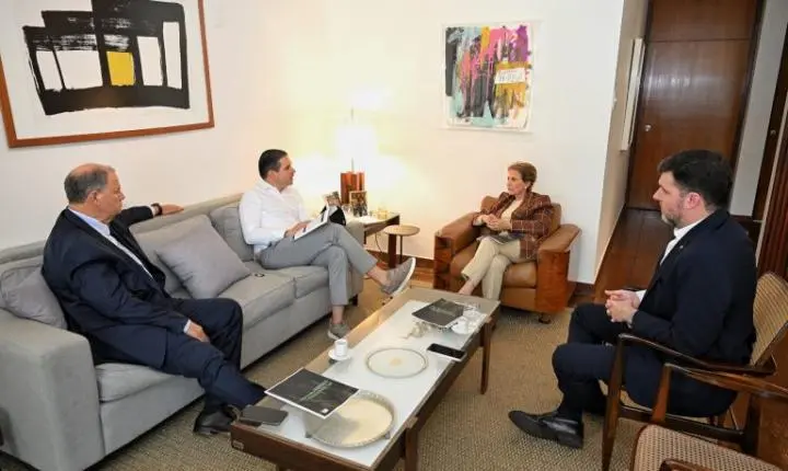 Hugo Motta debate renegociação de dívidas agrícolas e redução de impostos sobre combustíveis