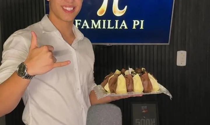Pietro Barbosa comemora 1 ano de lives no TikTok com batalha oficial e emoção em família